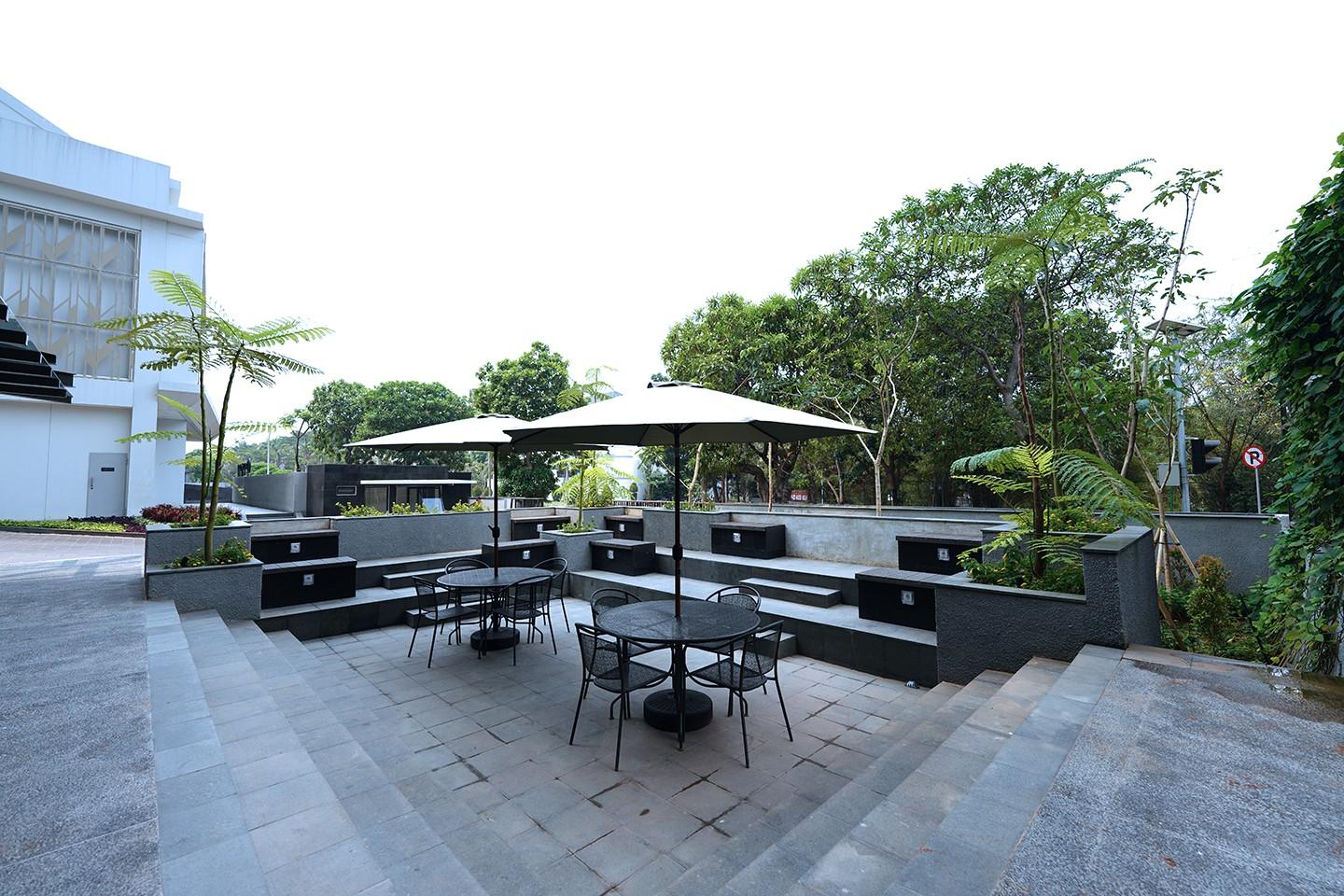 outdoor_lounge